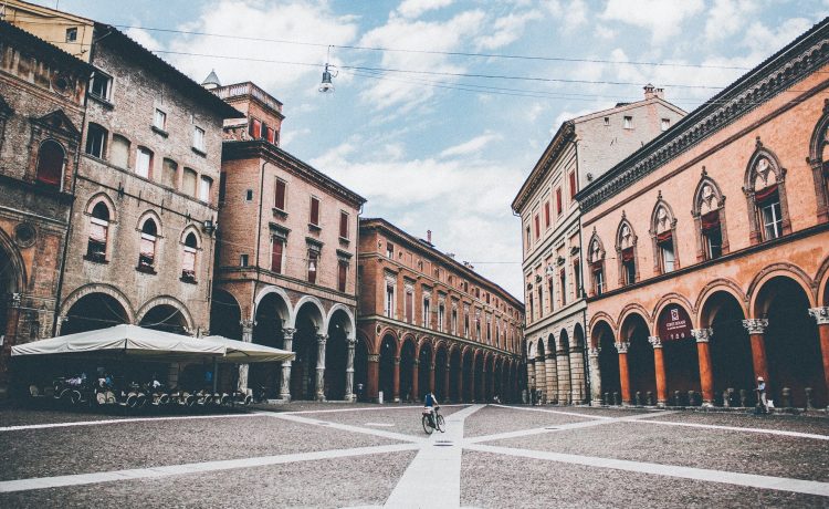 Calendar of flights to Bologna, Italy