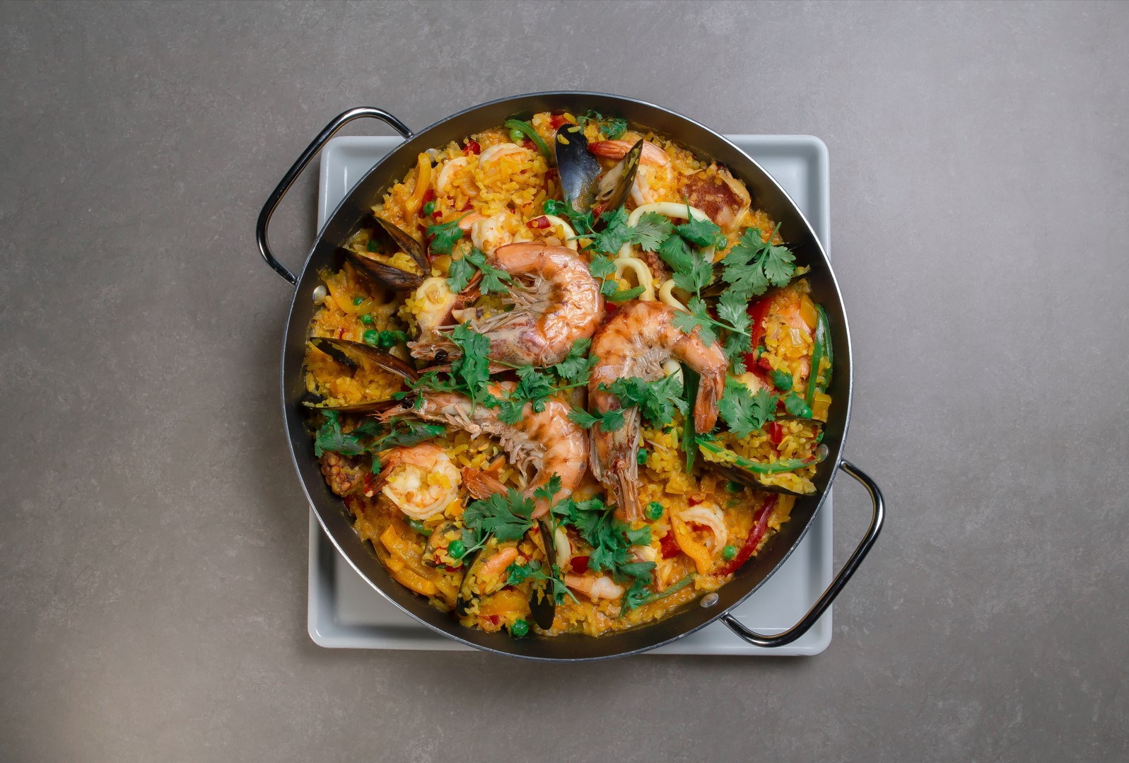 Paella, plato nacional español. 