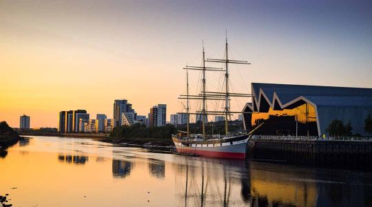 Find out best dates of flights to Glasgow, Scotland