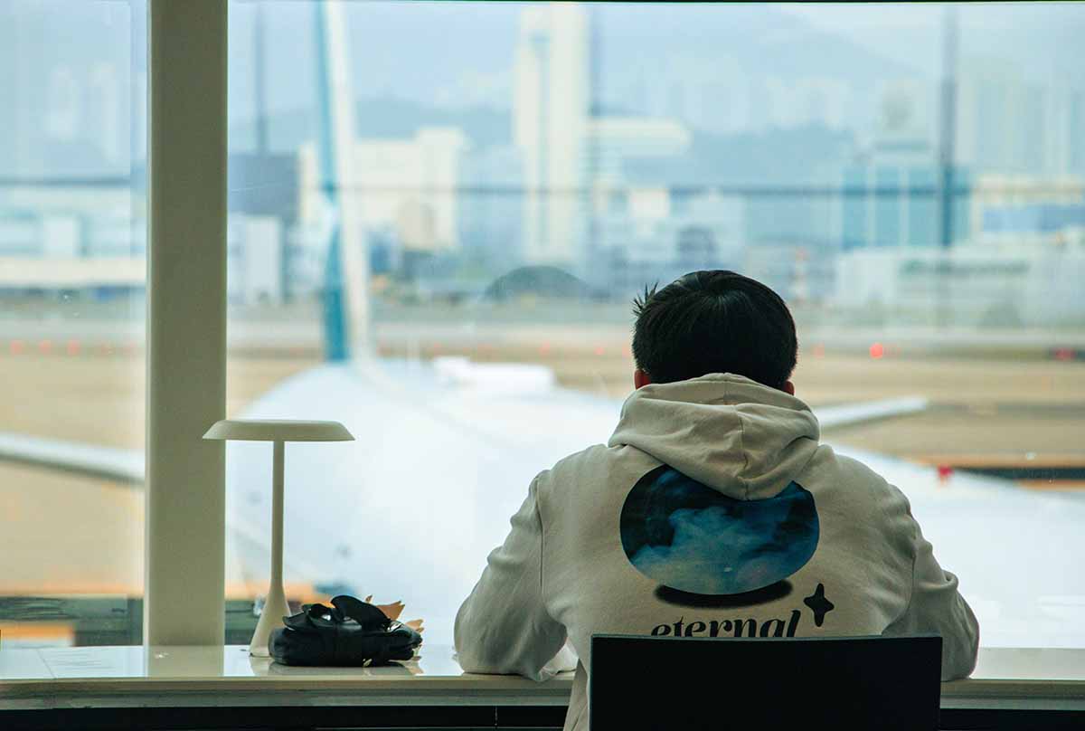 The traveler in the airport lounge
