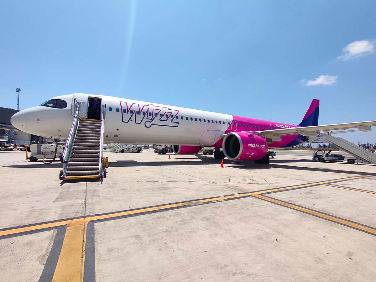 Boarding in Wizz Air plane in Yerevan, Zvartnots Airport