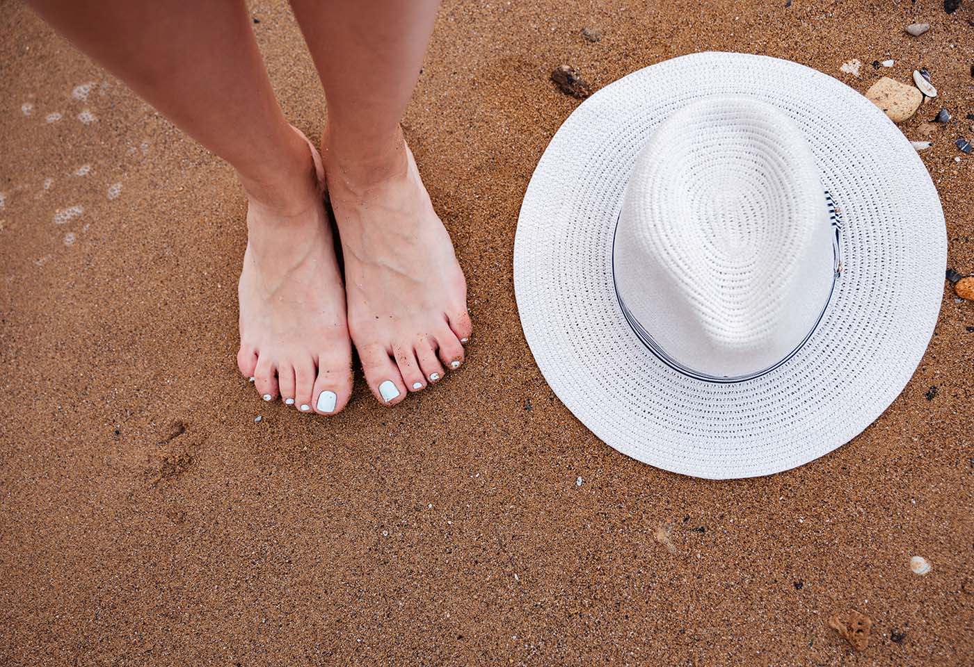Traveler barefoot woman in the beach
